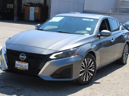 Used 2024 Nissan Altima 2.5 SV w/ SV Premium Package FWD image 9