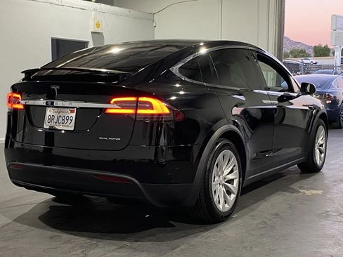 Used 2019 Tesla Model X image 4
