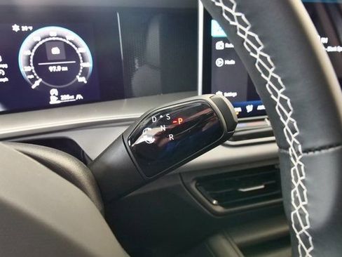 New 2026 Volkswagen Tiguan SE image 25