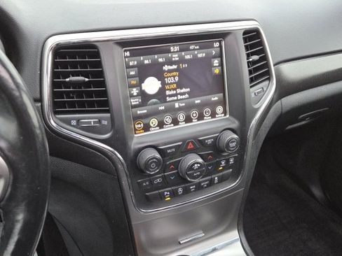 Used 2018 Jeep Grand Cherokee Altitude image 20