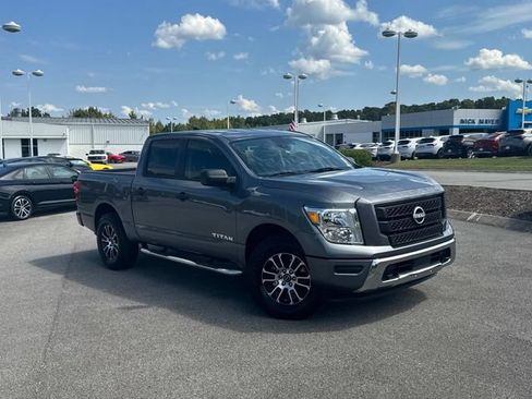 Used 2024 Nissan Titan SV AWD/4WD image 2