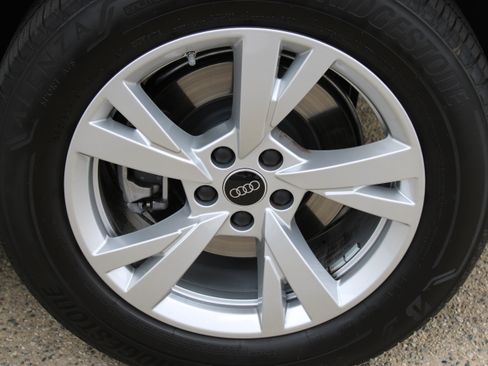 Certified 2025 Audi Q5 Premium w/ Convenience Package AWD/4WD image 12
