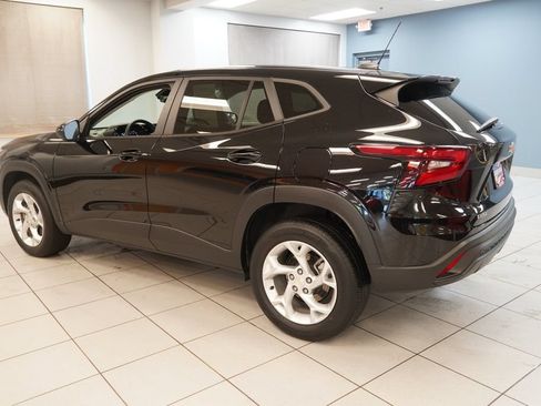 Used 2024 Chevrolet Trax LS w/ LS Convenience Package FWD image 7