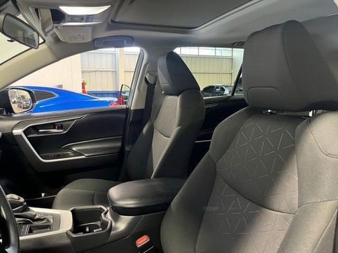 Used 2022 Toyota RAV4 XLE w/ Convenience Package FWD image 23