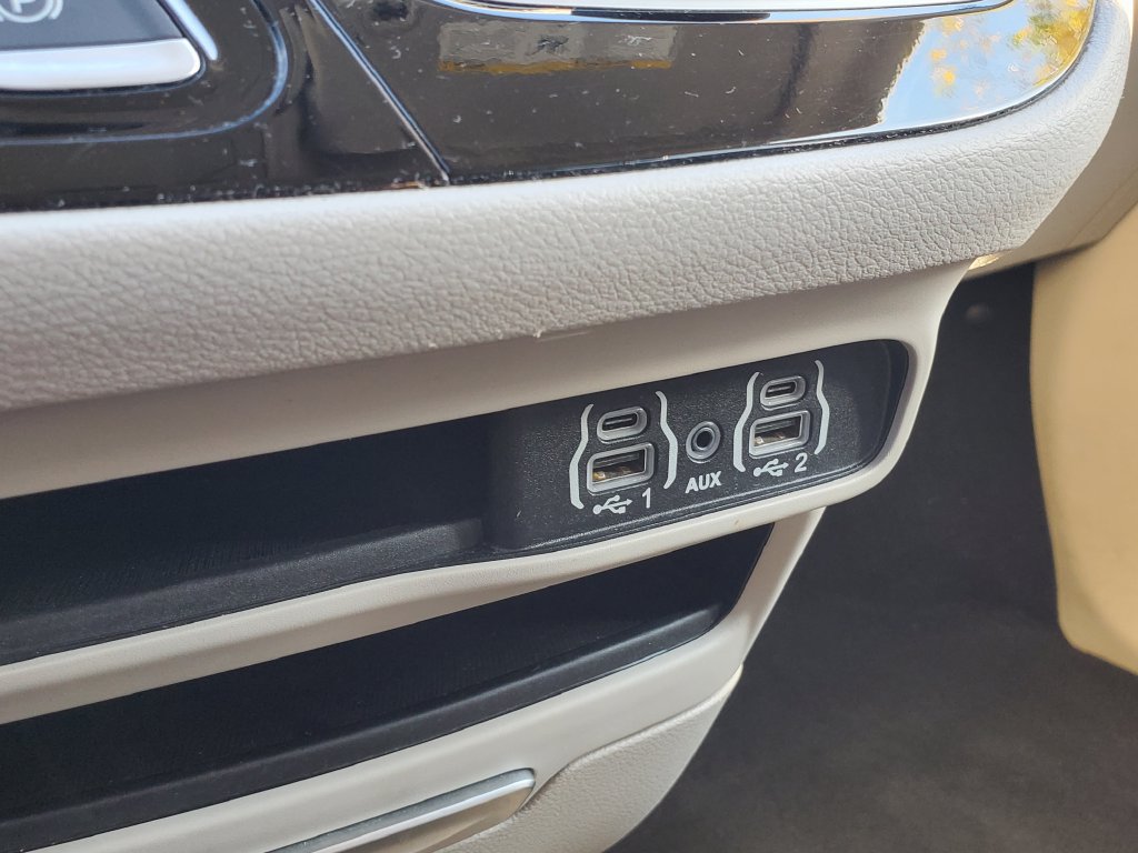 Used 2023 Chrysler Pacifica Touring-L FWD image 32
