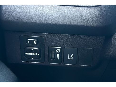Used 2018 Toyota RAV4 LE w/ All Weather Liner Package FWD image 29