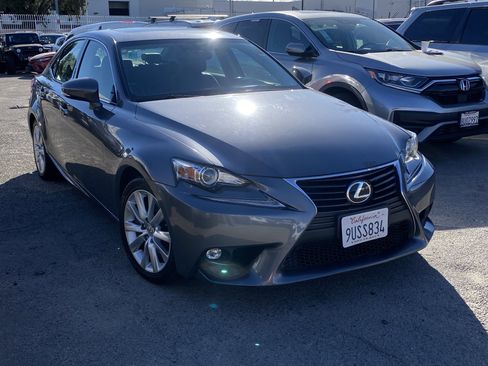 Used 2016 Lexus IS 200t image 4
