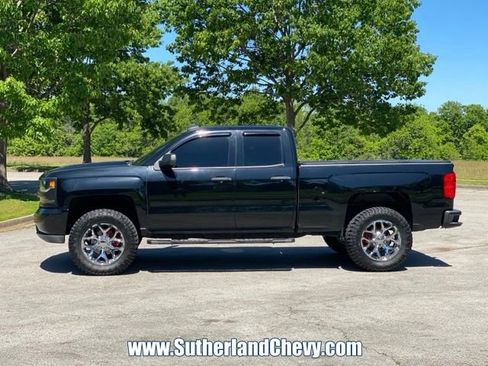 Used 2018 Chevrolet Silverado 1500 Custom w/ Custom Convenience Package AWD/4WD image 4