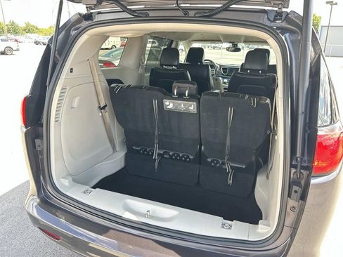 Used 2020 Chrysler Voyager Lxi FWD image 16