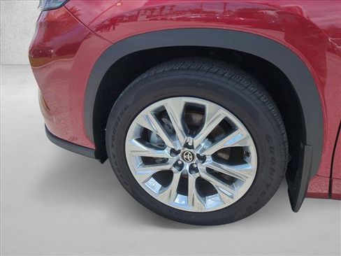 Certified 2025 Toyota Highlander Limited AWD/4WD image 24