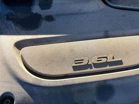 Used 2020 Chrysler Pacifica Touring-L image 35