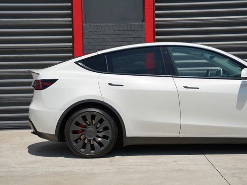 Used 2022 Tesla Model Y Performance AWD/4WD image 5