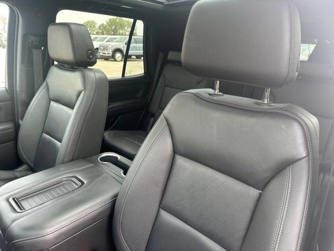 Used 2024 Chevrolet Tahoe Z71 w/ Luxury Package AWD/4WD image 14