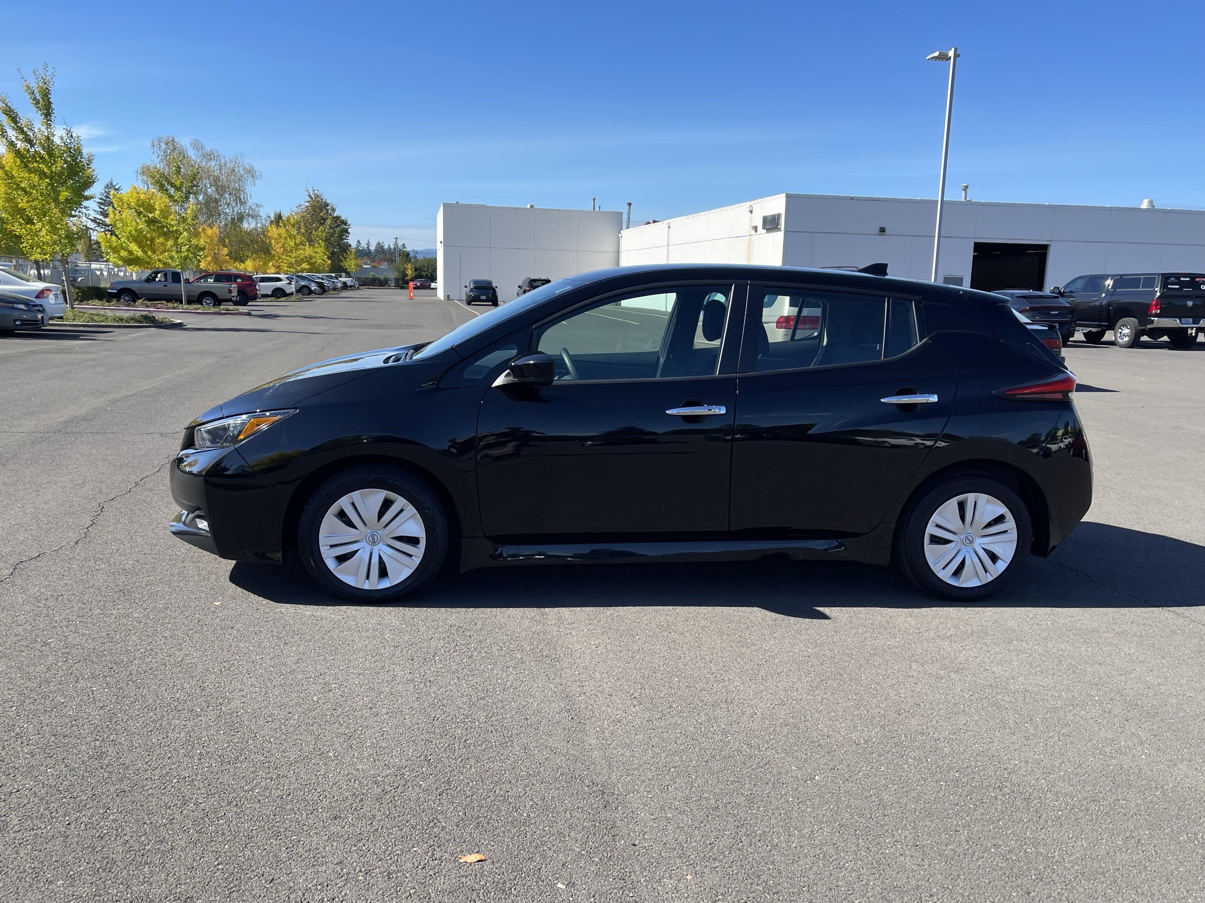 Used 2025 Nissan Leaf S FWD image 2