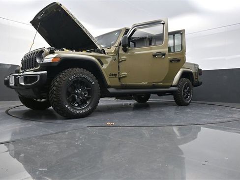 Used 2025 Jeep Gladiator Sport image 27