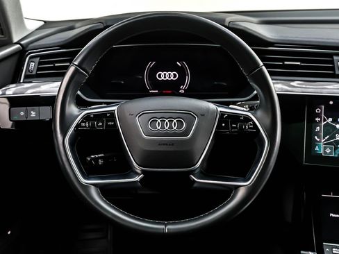 Used 2022 Audi e-tron Premium w/ Convenience Plus Package image 18