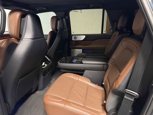 Used 2024 Lincoln Navigator Reserve image 28