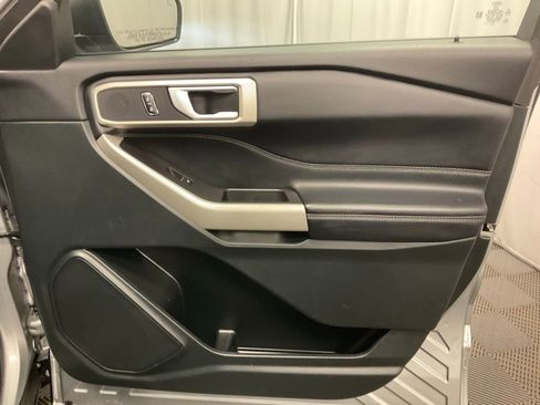 Used 2023 Ford Explorer XLT image 28