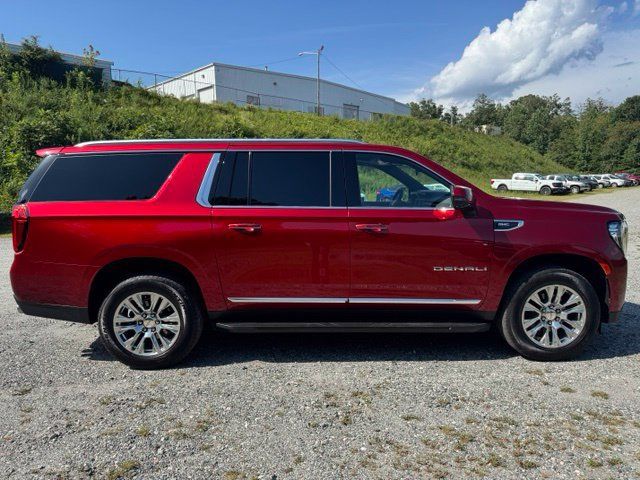 Used 2024 GMC Yukon XL Denali AWD/4WD image 11