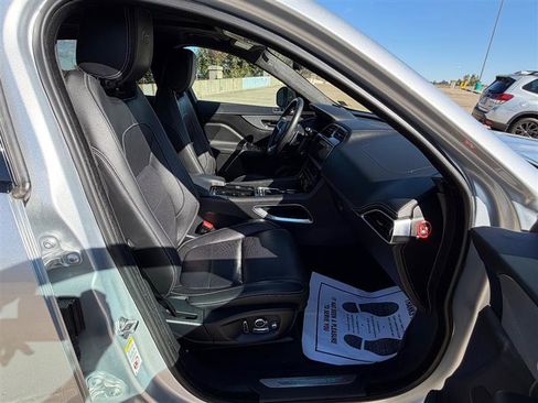Used 2019 Jaguar F-PACE S image 39