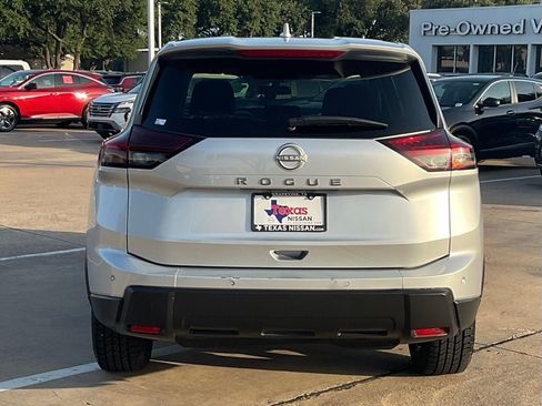 Used 2025 Nissan Rogue SV FWD image 5