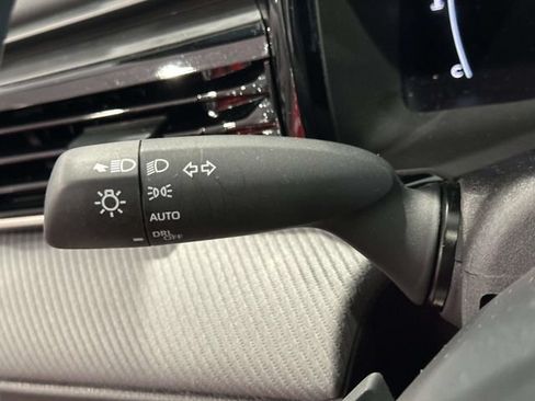 Used 2025 Toyota Camry SE w/ Convenience Package FWD image 33