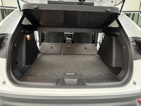 Used 2025 Chevrolet Trax LT FWD image 36