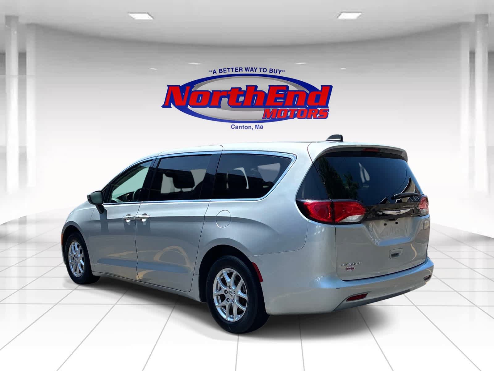 Used 2023 Chrysler Voyager LX FWD image 5