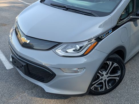 Used 2019 Chevrolet Bolt Premier w/ Infotainment Package FWD image 13