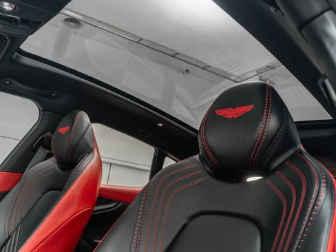 Used 2021 Aston Martin DBX AWD/4WD image 18