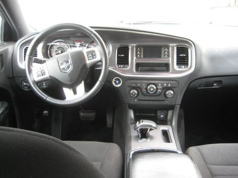 Used 2013 Dodge Charger SE w/ Connectivity Group image 16