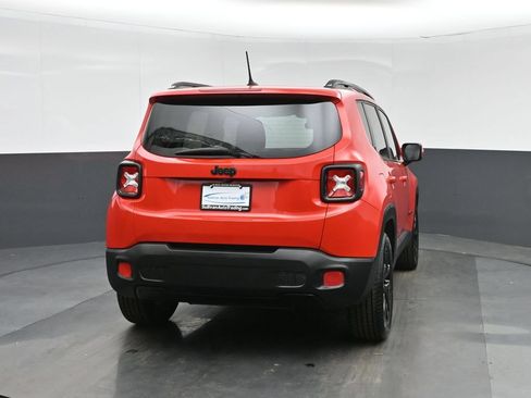 Used 2017 Jeep Renegade Altitude FWD image 6