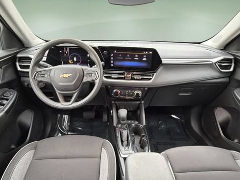 Used 2025 Chevrolet TrailBlazer LT AWD/4WD image 16