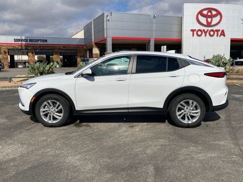 Used 2025 Buick Envista Preferred image 8