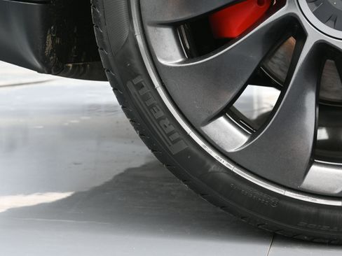 Used 2022 Tesla Model Y Performance image 38