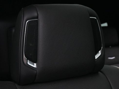 Used 2024 Cadillac Escalade Premium Luxury AWD/4WD image 17