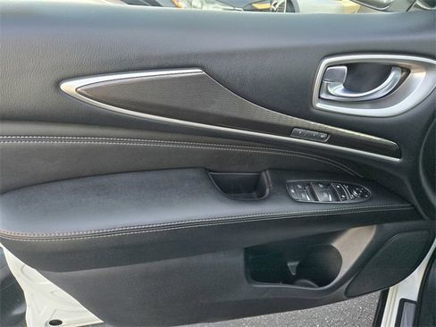 Used 2017 INFINITI QX60 AWD w/ Premium Package image 16