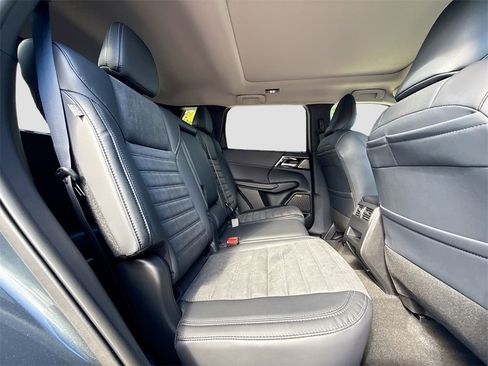 New 2025 Mitsubishi Outlander SE image 30