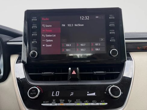 Used 2020 Toyota Corolla LE FWD image 23