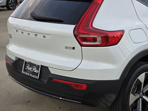 Used 2025 Volvo XC40 B5 Plus w/ Protection Package Premier image 15