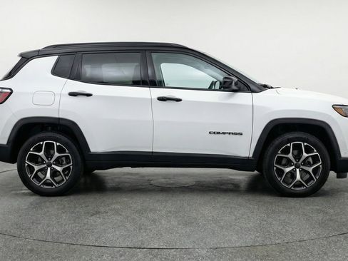Used 2025 Jeep Compass Limited AWD/4WD image 11