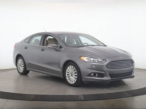 Used 2014 Ford Fusion SE w/ Equipment Group 502A FWD image 2