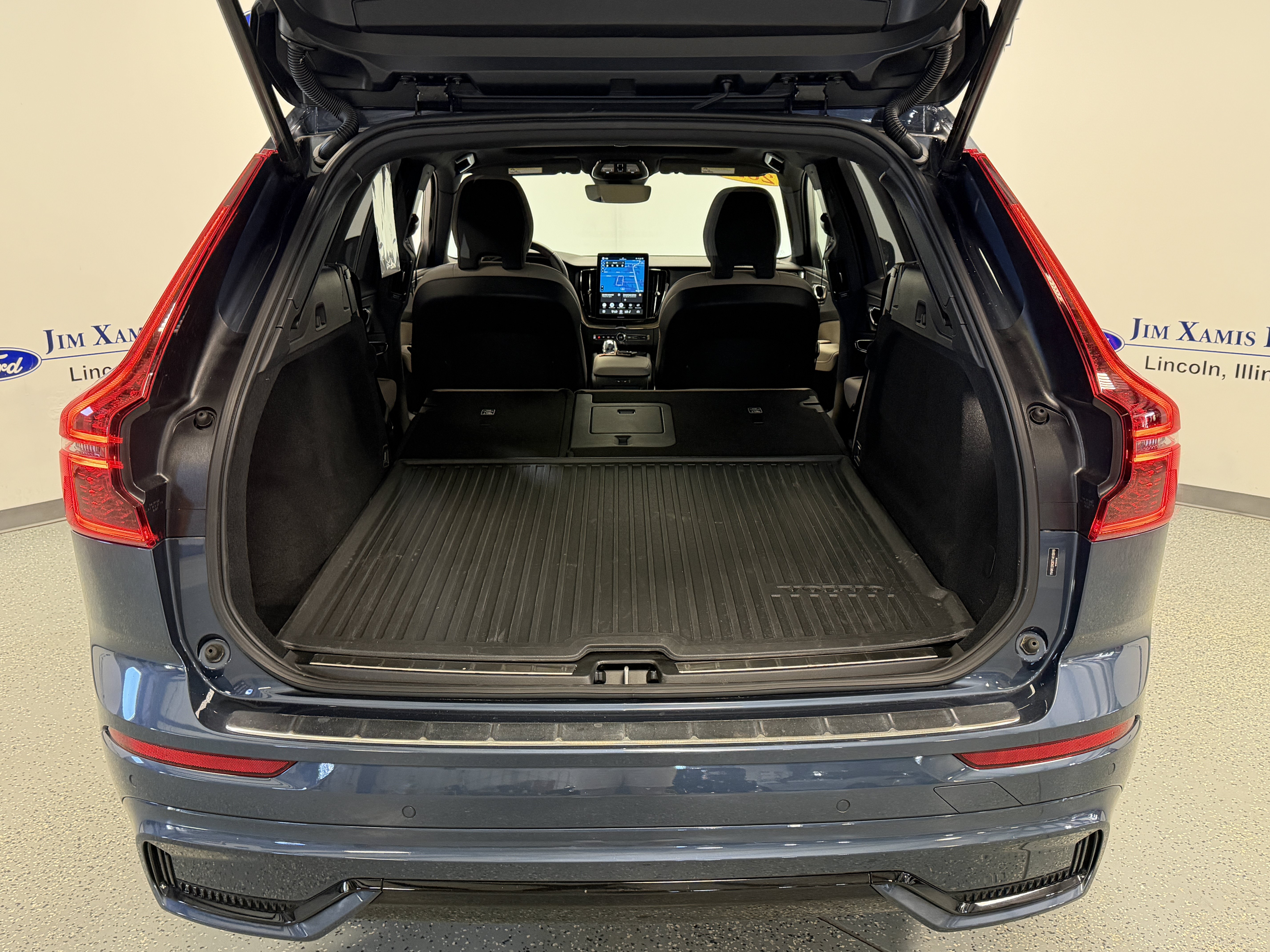 Used 2026 Volvo XC60 B5 Plus AWD/4WD image 26