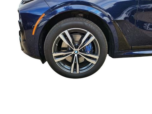 Used 2025 BMW X7 M60i image 9