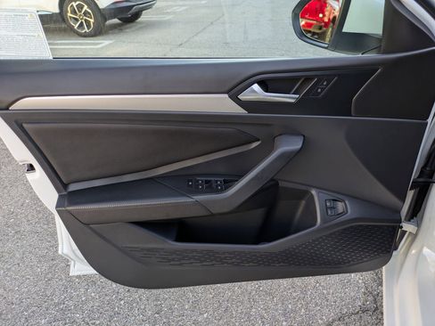 Used 2023 Volkswagen Jetta S image 10