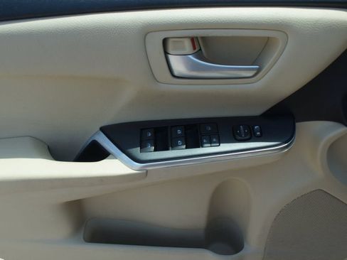 Used 2017 Toyota Camry LE FWD image 18
