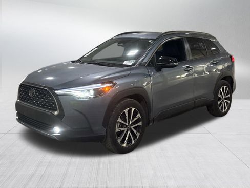 Used 2025 Toyota Corolla Cross XLE image 3