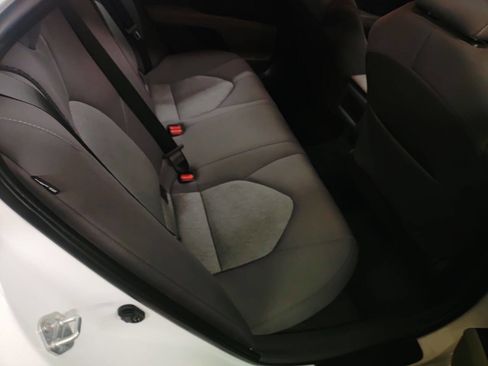 Used 2022 Toyota Camry LE image 10