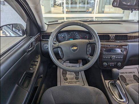 Used 2015 Chevrolet Impala LT w/ LT Sunroof Package FWD image 3