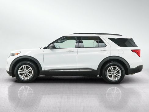 Used 2020 Ford Explorer XLT w/ Equipment Group 202A AWD/4WD image 2